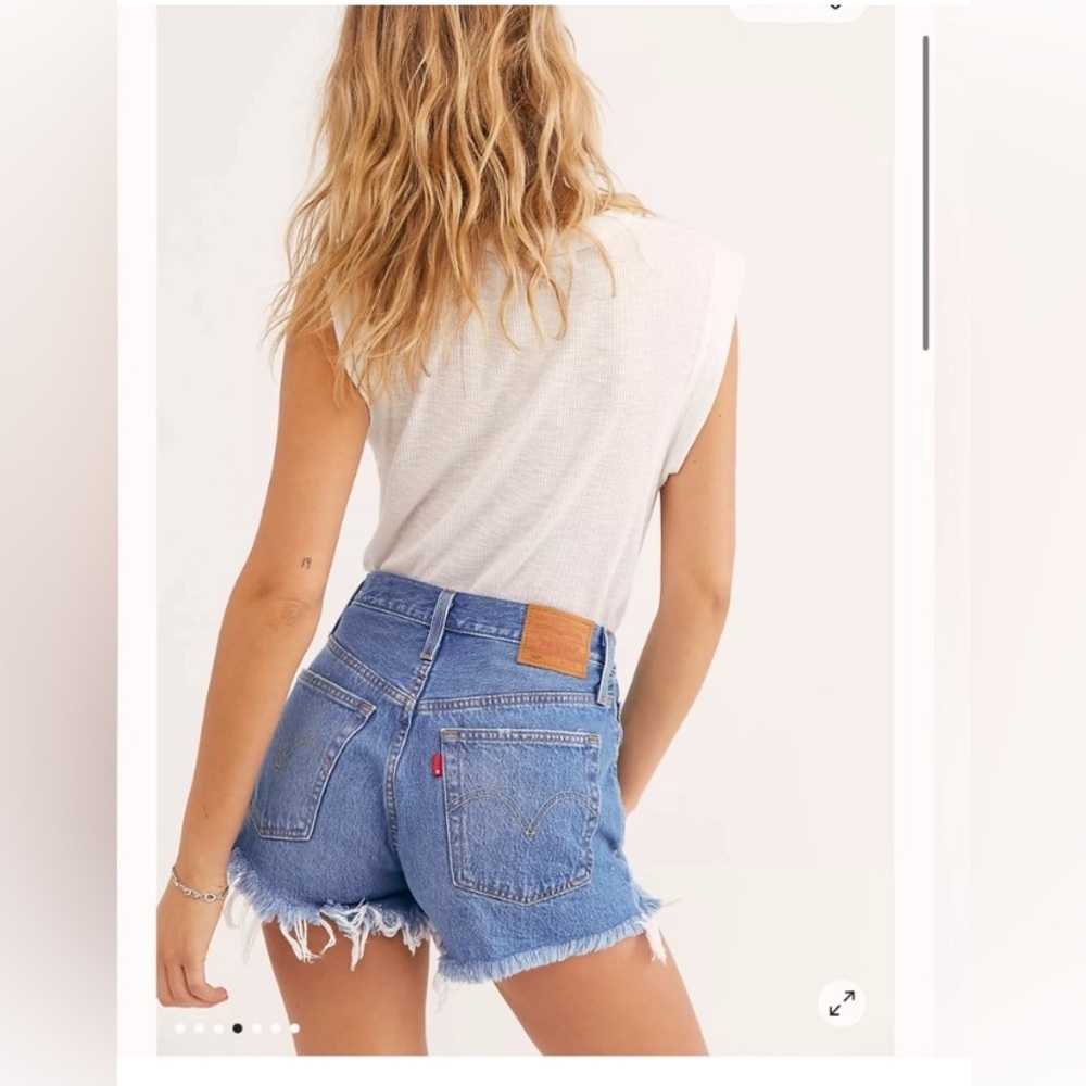 Levi’s 501 high rise Cut off jean shorts distressed size W 26